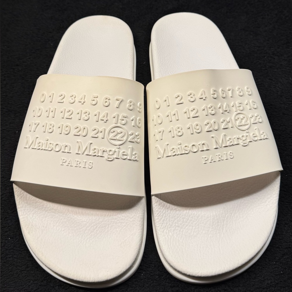 Maison Margiela white “22” slides. New without box.